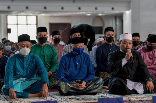 DATUK SERI ISMAIL SABRI YAAKOB