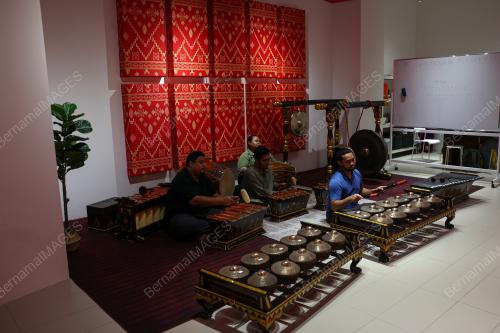 GAMELAN MEMBANGKIT PELBAGAI NOSTALGIA