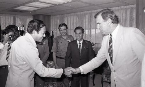 DR. MAHATHIR MOHAMAD