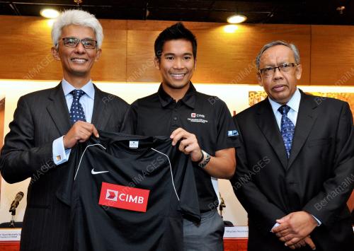 KL01_10092012_CIMB_SQUASH