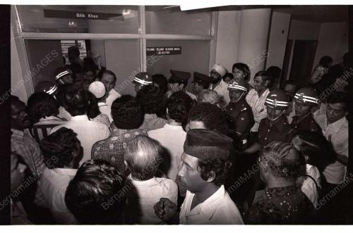 ORANG RAMAI DAN PIHAK MEDIA