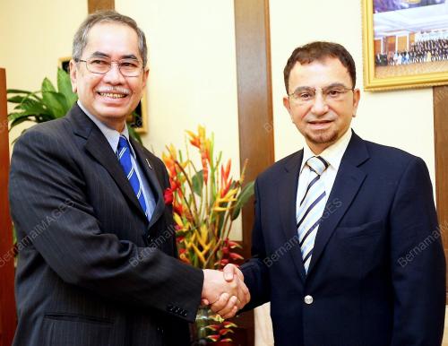 DR WAN JUNAIDI TUANKU JAAFAR
