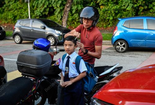 TINJAUAN HARI PERTAMA SESI PERSEKOLAHAN
