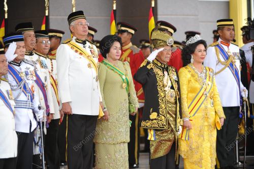 KL01_11042012_AGONG_TABIK