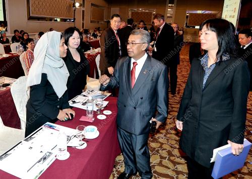 KL01_11092013_INSURANCE_SUMMIT