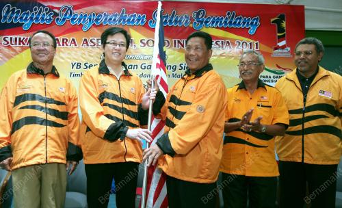 KL01_111211_PARA