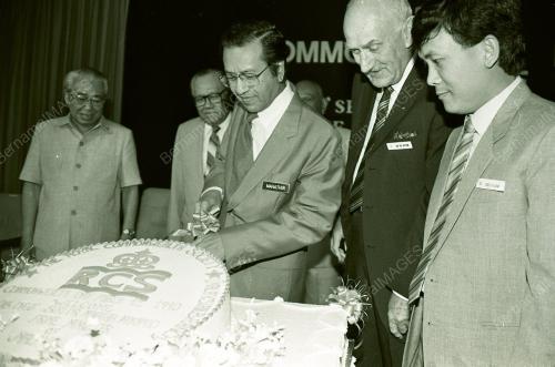 KL01_120390_COMMONWEALTH