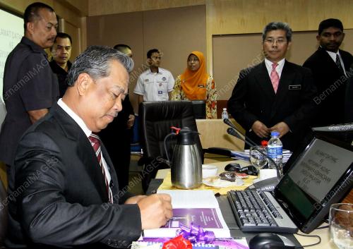 TAN SRI MUHYIDDIN YASSIN