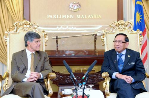 TAN SRI ABU ZAHAR UJANG