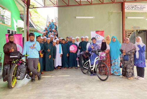 SUAMI ISTERI BERBASIKAL