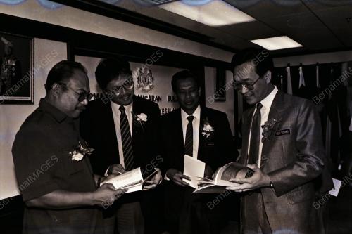DATUK DR LEO MICHAEL TOYAD