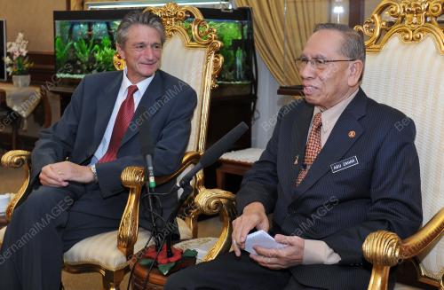 KL01_13112013_PARLIMEN