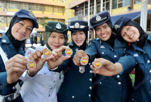 KL01_14052012_SMILING