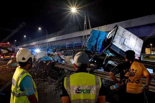 KEMALANGAN SEBUAH LORI TRALER
