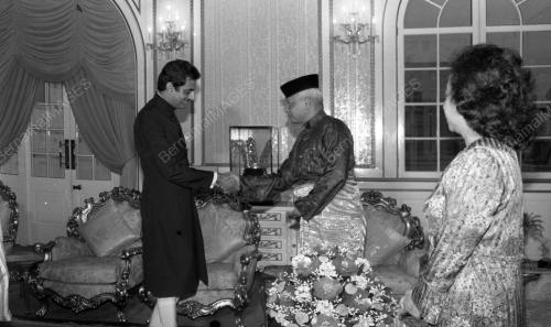 KL01_15012015_AGONG_PESYURUHJAYA_TINGGI