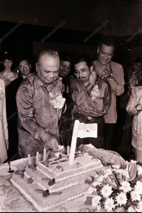 TUN ABDUL GHAFAR BIN BABA