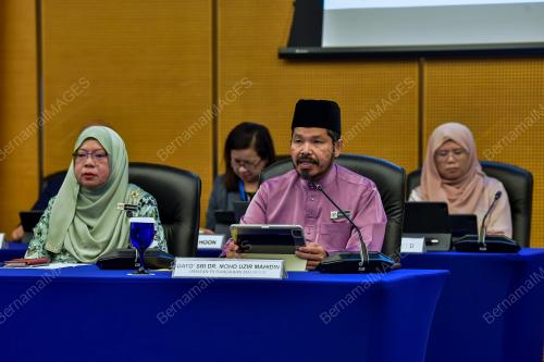DATUK SERI DR MOHD UZIR MAHIDIN