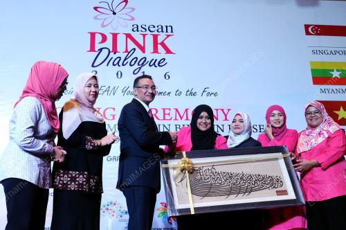 KL01_15112016_ASEAN_PINK