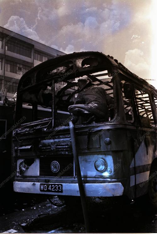 BAS PENUMPANG TERBAKAR
