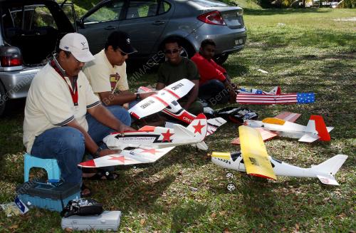 KAPAL TERBANG KAWALAN JAUH