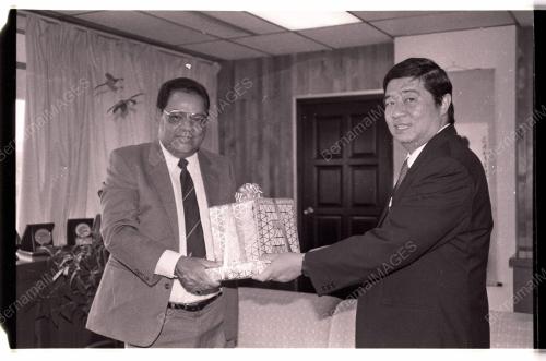 LING LIOK SIK MENERIMA KUNJUNGAN MENTERI FIJI