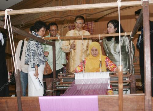 PAMERAN TENUN PAHANG DIRAJA