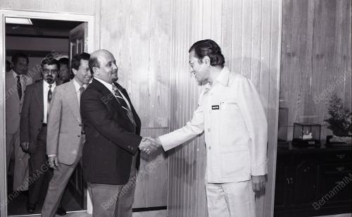 DR MAHATHIR MOHAMAD