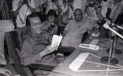 DR. MAHATHIR MOHAMAD