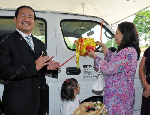KL01_17042012_ROTARY_CLUB_VAN