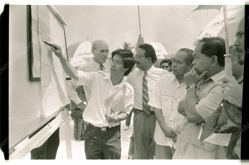 MOGGIE INSPECTS NORTH KLANG EXPRESSWAY