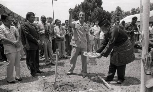 DR. MAHATHIR MOHAMAD