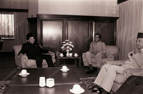 DATUK SERI DR. MAHATHIR BIN MOHAMAD