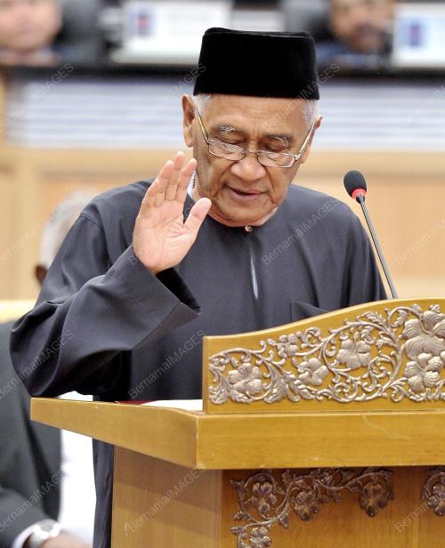 KL01_17122012_ANGKAT_SUMPAH