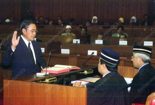 KL01_18022016_SENATOR