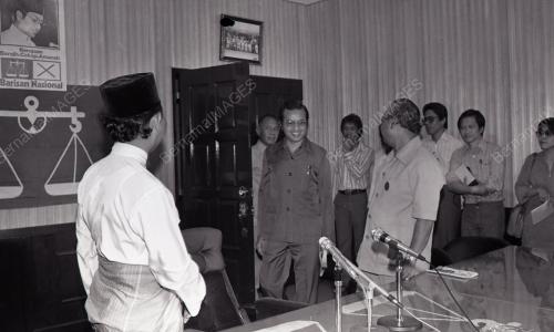 DR. MAHATHIR MOHAMAD