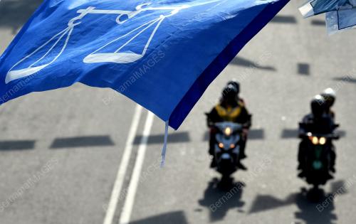KL01_18042018_BENDERA