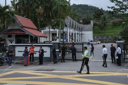 MAHKAMAH SELAYANG