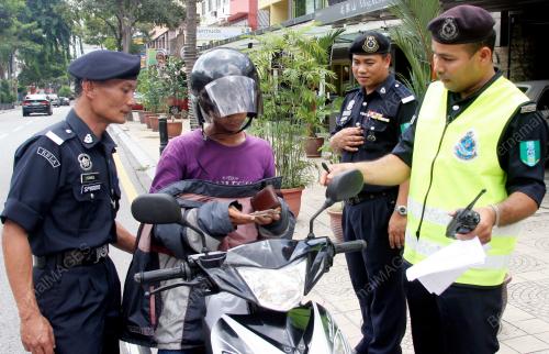 POLIS SUKARELAWAN