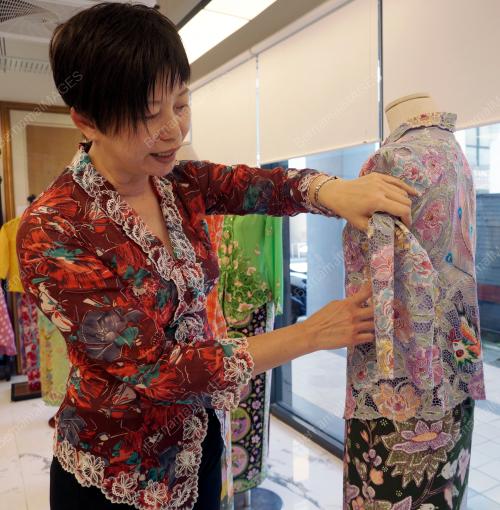 KEBAYA TRADISIONAL