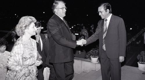DISEMBER 1982