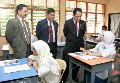 DR MOHD PUAD ZARKARSHI