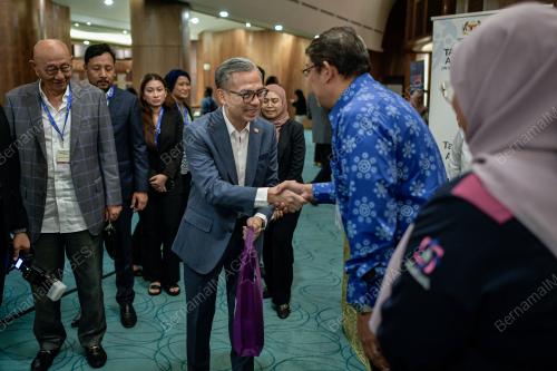 FAHMI FADZIL