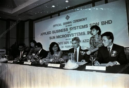 DATUK SERI RAFIDAH AZIZ