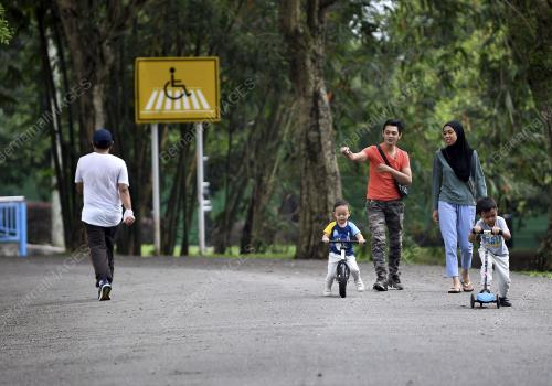 TINJAUAN AKTIVITI RIADAH BERSAMA KELUARGA