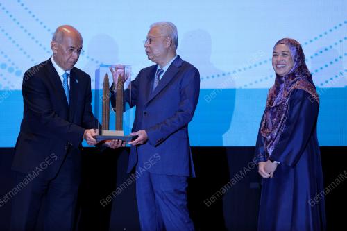 DATUK SERI ISMAIL SABRI YAAKOB