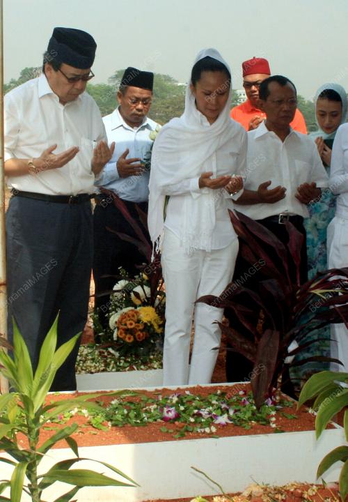 SULTAN SHARAFUDDIN IDRIS SHAH