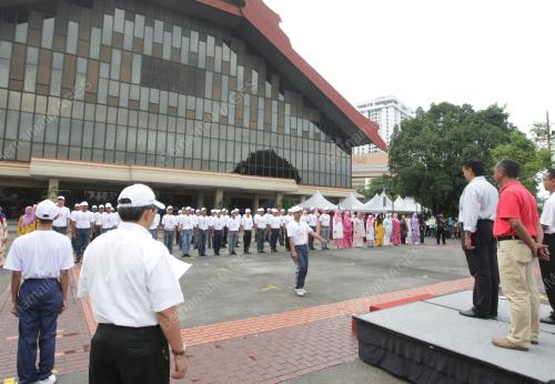 RAPTAI MENAIKAN BENDERA UMNO
