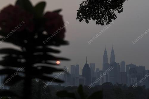 KL01_21032019_CUACA_PANAS_BERJEREBU
