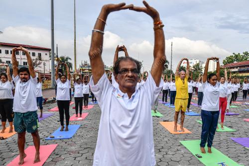 HARI YOGA SEDUNIA KE-10