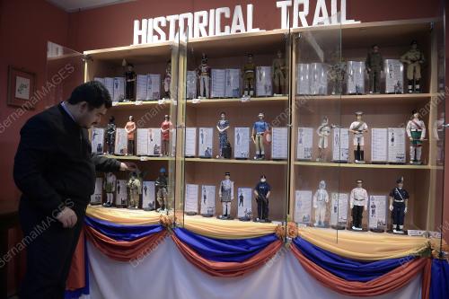 KOLEKSI FIGURA TEMPATAN